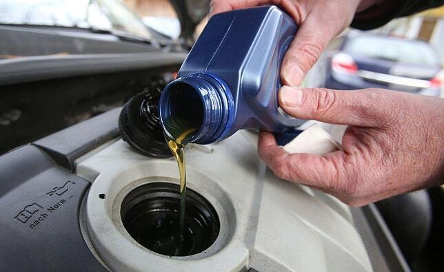 Ölwechsel – Warum er so wichtig ist und wie oft er nötig ist